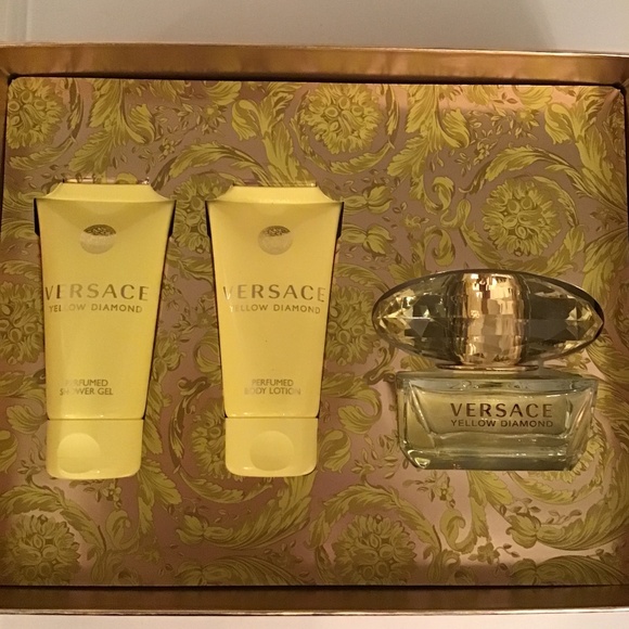 VERSACE Yellow Diamond 3pcs fragrance set with perfumed shower gel + body lotion - Picture 1 of 10